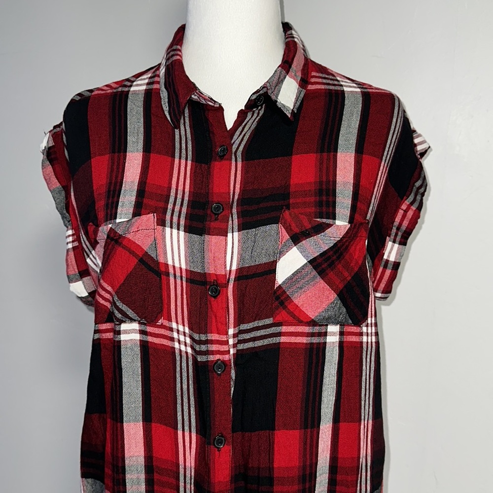 Plaid Sleeveless Top - Picture 2 of 5
